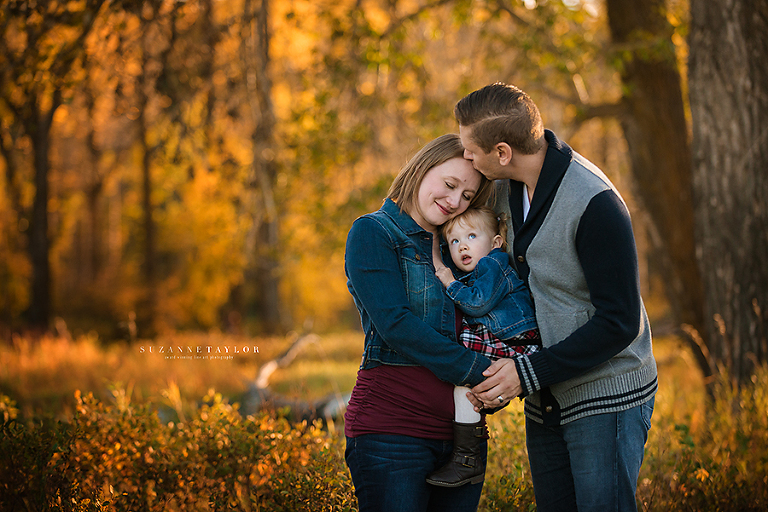 Calgary Family Photographer Suzanne Taylor Photography captures a young family at Fish Creek Park.